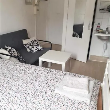 Апартаменты Entier Avec Balcon A Plein Sud. Париж