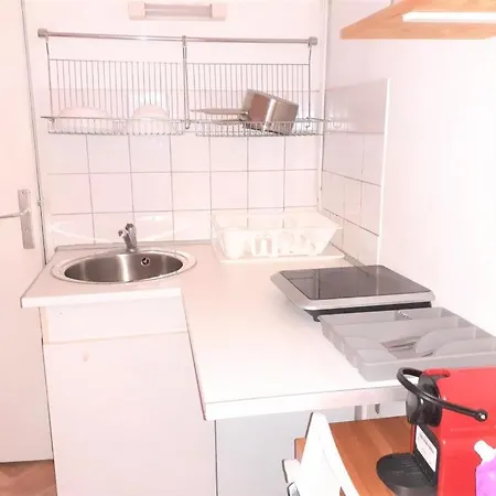 Entier Avec Balcon A Plein Sud. Париж